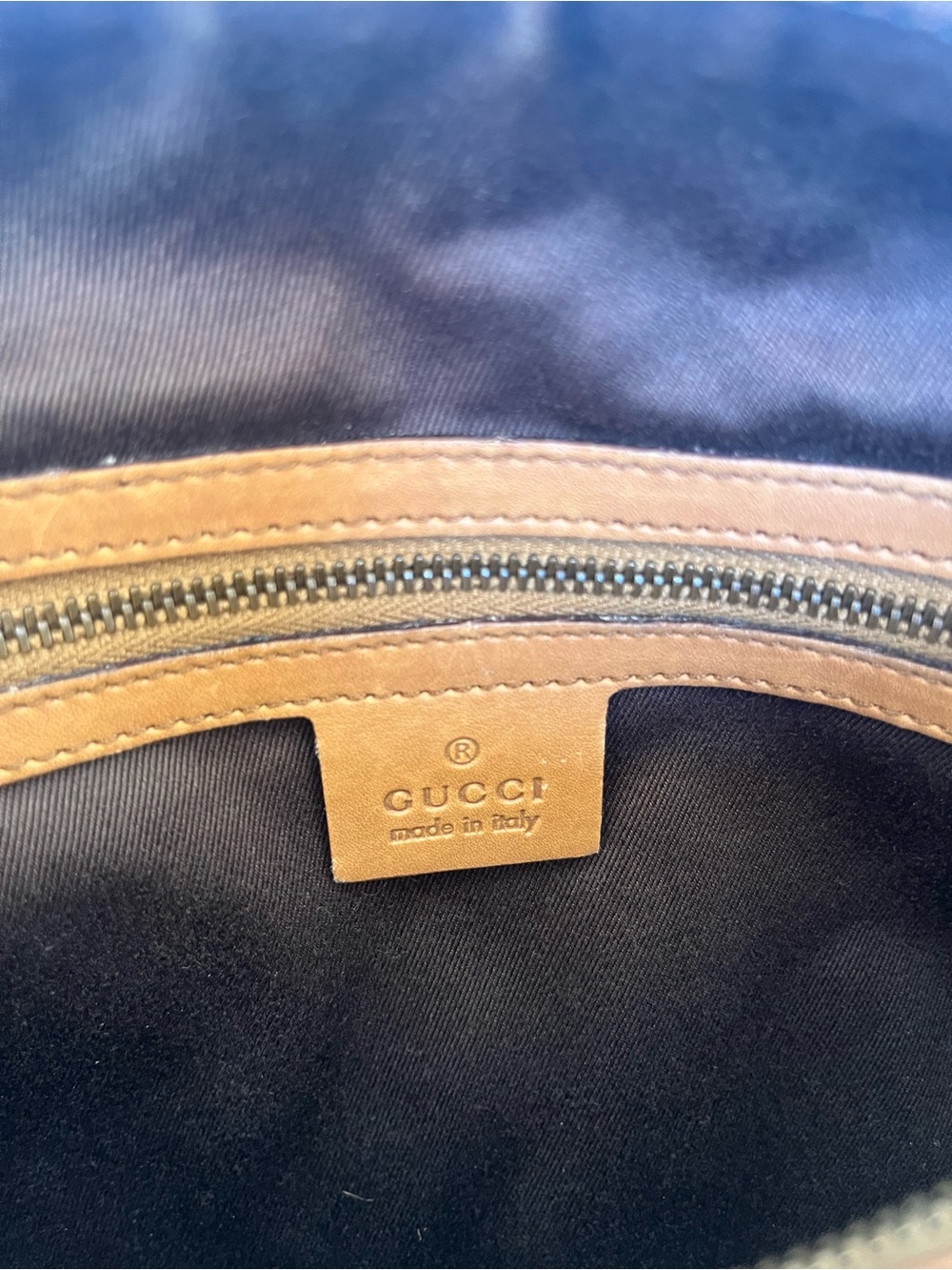 Vintage Gucci Suede Handbag with Tan Leather Trim and Zipper - Picture 2 of 4